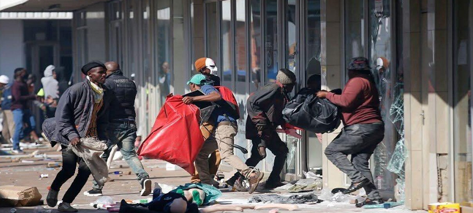 Moçambicano vítima de xenofobia está entre a vida e a morte em KwaZulu-Natal – O País