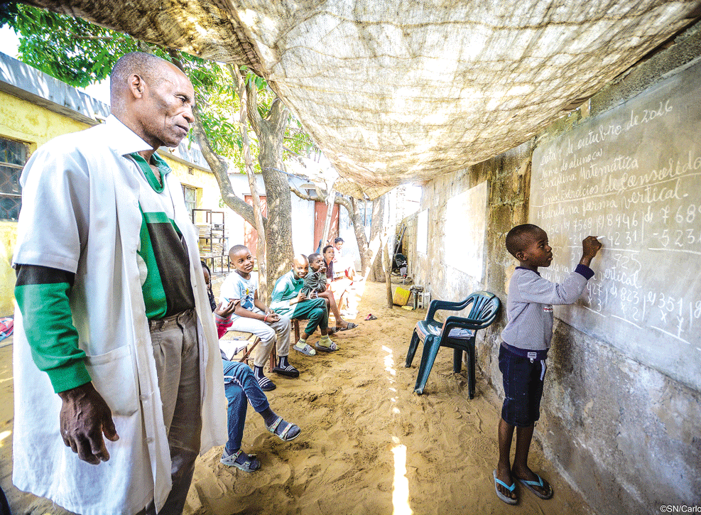 ÂNGELO MBIÉ: Um professor à moda antiga – Jornal Domingo