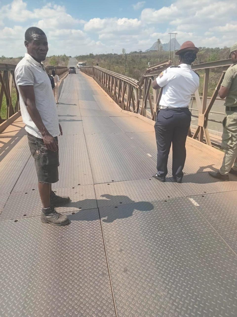 PONTE SOBRE O RIO REVUÉ: Suspensa circulação de veículos, motociclos, bicicletas e peões – Jornal Domingo