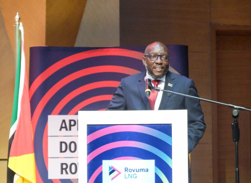 Ministro da Juventude e Desporto defende mais emprego no projecto Rovuma LNG – Jornal Domingo