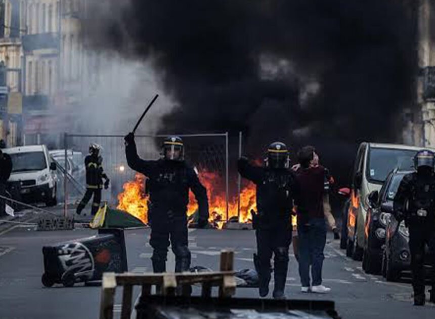 Protestos contra custo de vida deixam rasto de violência em França – O País