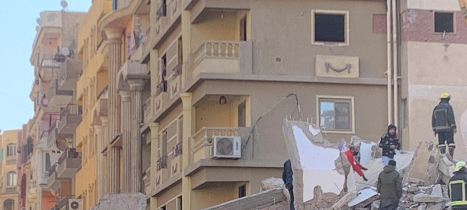 Desabamento de prédio no Cairo provoca seis mortos – O País